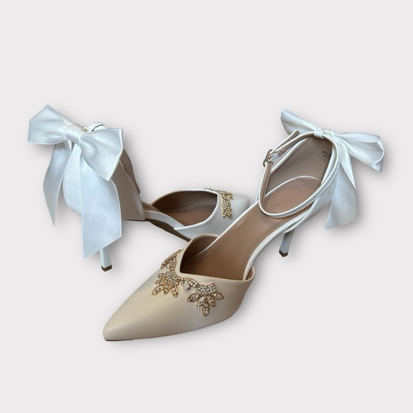 Emilie Bridal brand new custom pumps with bows - Picture 3 of 5